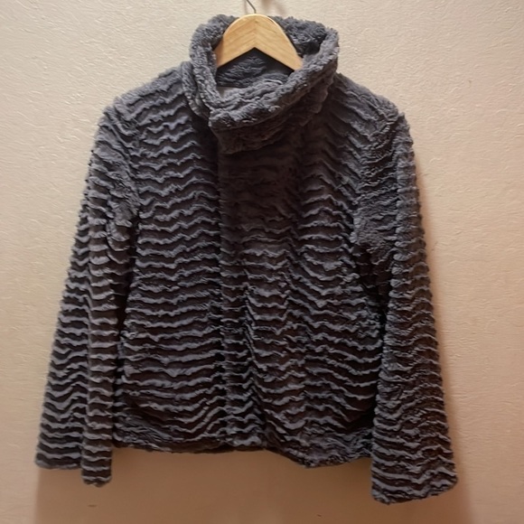 Patagonia Pelage Gray Furry Jacket Size Small - Picture 3 of 9